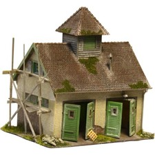Diorama H0/1:87  Feuerwache Feuerwehrhaus Spritzenhaus Gebäude patiniert+begrünt