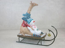 Giraffe mit Schneemann auf Schlitten, Höhe 22 cm, Dekoration, KE 3682