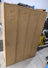 Alter Metallspind Umkleideschrank, Garderobenschrank Vintage 