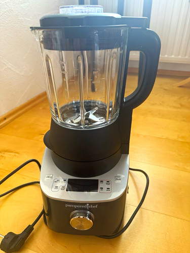 Pampered chef deluxe blender - pampered,