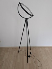 LED Stehlampe Dreibein Schwarz drehbar schwenkbar Ringlicht