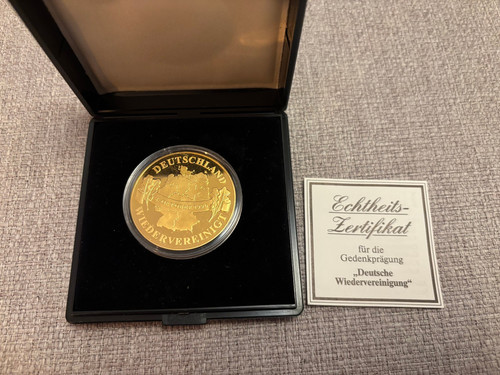 Goldene gedenkmedaille auf - gedenkmedaille, die