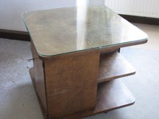 Rauch-/ Bar-Tisch, drehbar mit 2 abschließbaren Türen, massiv, für Liebhaber