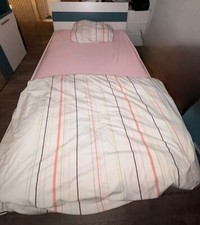 Bettgestell zum Verkauf. Artikel wurde beim Hofmeister gekauft. 1m40 breit. 