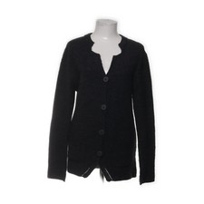 Carina Ricci, Strickjacke