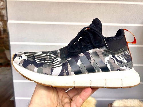 Sneaker mit camouflage muster - mit, camouflage-muster