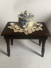 Puppenstube  Wohnzimmertisch Tisch mit China Porzellan Teeservice 