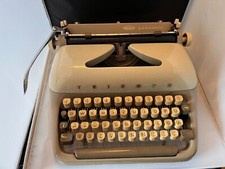 Triumph Gabriele Schreibmaschine funktioniert,  Koffer Reißverschluss defekt