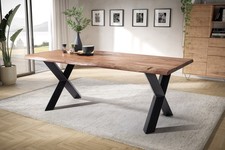 Esstisch mit Baumkante