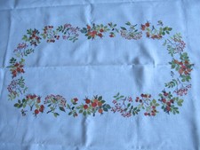 Rosenstand Kreuzstichdecke mit Herbstmotiven