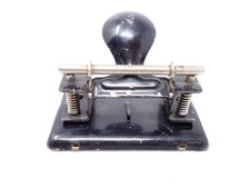 Alter Locher schwarz - Metall -  12 x 7 cm