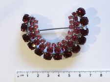 Alte Brosche mit roten Strass-Steinen, Vintage