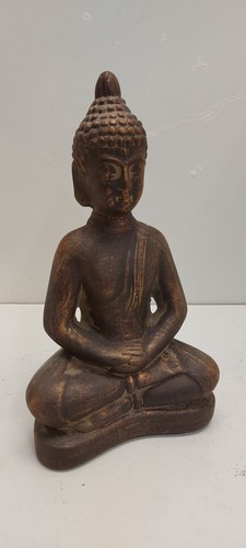 Buddha sitzend auf lotussockel - sitzend,