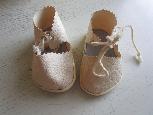 Sehr alte kunstlederschuhe - kunstlederschuhe,