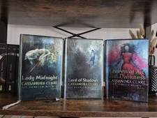 Die dunklen Mächte Trilogie -