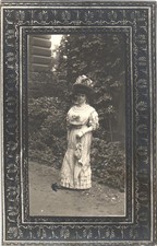 AK Frau  Hut Schirm, Foto, Kleinformat