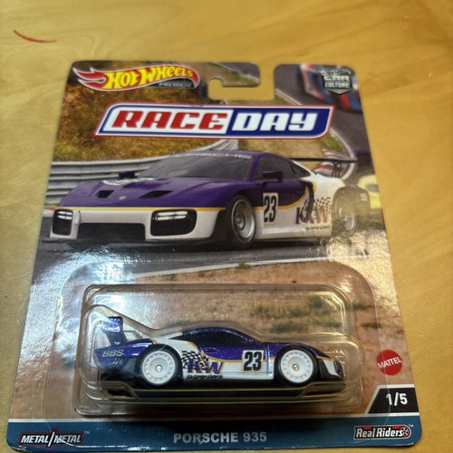 Hot wheels race - day,