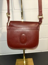 Cartier Must de Cartier Umhängetasche / Clutch – Bordeaux-Rot Leder – Vintage