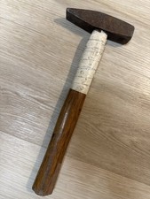 Alter Hammer mit Holzgriff |