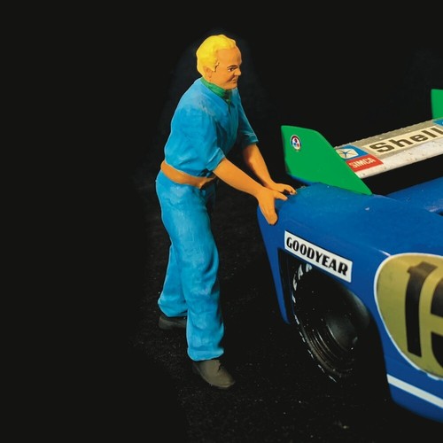 Mechaniker schiebt blauer - schiebt,,