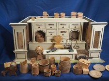 Alter Kaufladen mit viel Zubehör