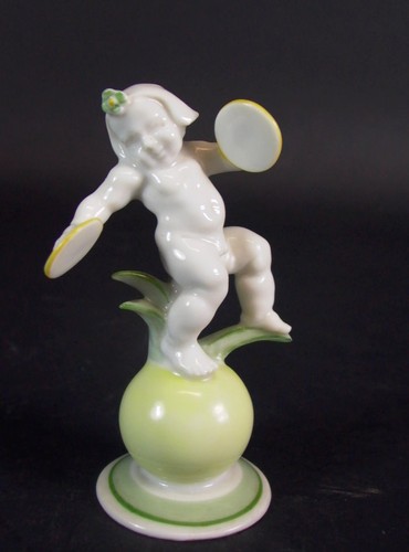 Musizierender putto auf kugel - putto,