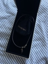 Pandora Armband mit 2 Charms