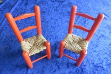 zwei alte STÜHLE FÜR PUPPEN