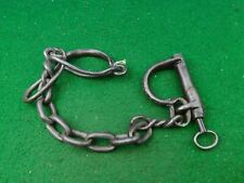 B11 Fußeisen schwere Schraub-Fußfessel handgeschmiedet antik