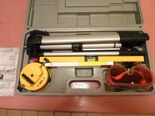 Laser-Wasserwaage mit Stativ. LIDL/PARKSIDE