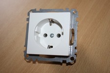 Merten System M Steckdose in polarweiß matt