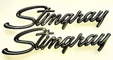 2 Stück 1974, 75, 76 CHEVROLET CORVETTE STINGRAY EMBLEM ORIGINAL Teil unbenutzt