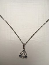 Damen Halskette, Anhänger mit 3 Saphiren, 8kt 333 Weißgold, ca. 3g - ca. 41,0 cm