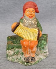 Zieharmonika Gartenzwerg auf Baumstamm m. Pflanzloch Griebel Gräfenroda 50er ALT