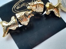 Ohrstecker gold Fisch   am Ohr