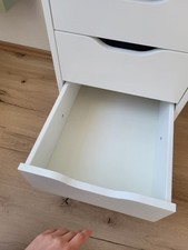 Schreibtisch mit Schubladen 