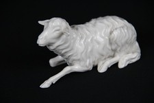 Nymphenburg Porzellan liegendes Schaf weiß Tierfigur Figur beschädigt
