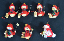 Baumschmuck: 7 kleine rote Wichtel mit Schal , Stern oder Laterne -Handarbeit-