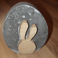 Osterei mit Hase, Stein/Keramik und Holz, H/B/T: ca. 19,5/16/2,7