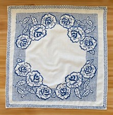 Sehr alte Mitteldecke, weiß