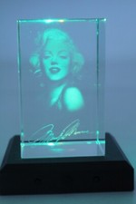 Marilyn Monroe Glaswürfel 3D Portrait signiert Autogramm Leuchtwürfel Laser