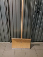 Schneeschaufel aus Holz