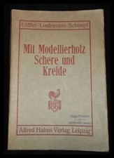 Mit Modellierholz, Schere und