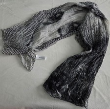 Schal accessoires by takko fashion schwarz/weiß mit ein paar Glitzersteinen