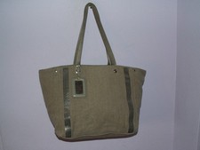 GGL-5 George Gina & Lucy *