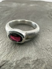 Ring mit Granat aus 925 Silber