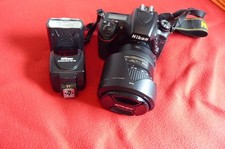 Nikon 750 mit Objektiv Nikkor 28 - 300 mm Blitzlicht Speedlight SB-700