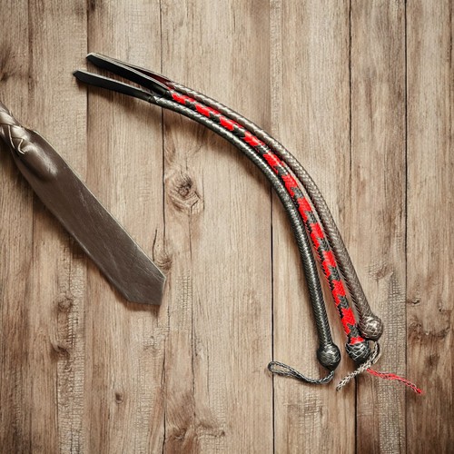 Spank bulwhip flogger - &,