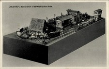 Ak Modelleisenbahn, Bauernhof und Bahnstation in der Märkischen Heide - 11378515