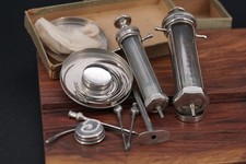 S11 antike Spritzen und Nadeln